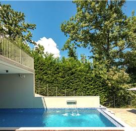 4 Bedroom Villa with Salt Water Pool, Private mini golf course and Rooftop Terrace near Opatija, Sleeps 8